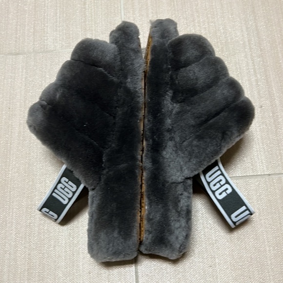 BRAND NEW UGG PLATFORM SLIPPERS - Picture 4 of 4